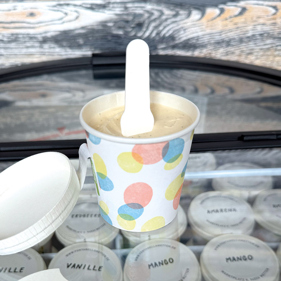 Eisbecher aus der Eistonne von Fontanella – Eis zur Miete Eisbecher aus der Eistonne von Fontanella – Eis zur Miete